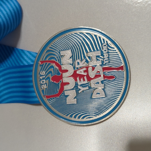 2016 Nuun Year Dash Virtual Race Medal - Picture 2 of 2